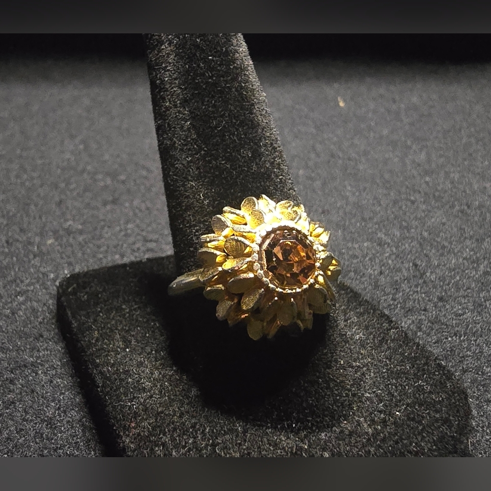 Vintage Avon Sunflower Ring With A Amber Rhinestone